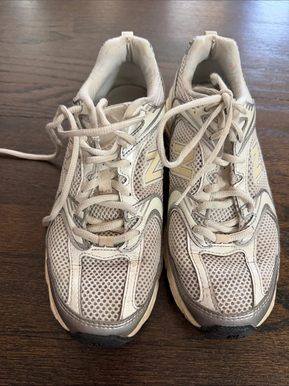 New Balance Women's Beige/Gray Athletic Sneakers Size 7